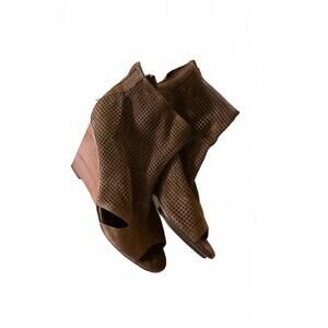 Pelle Olive Green/Brown Perforated Peep Toe Wedge Booties 8